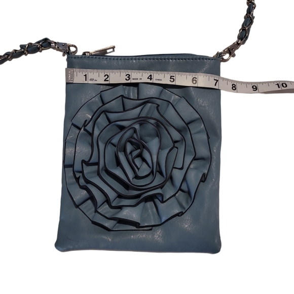 Periwinkle Blue Floral Crossbody - Picture 4 of 10